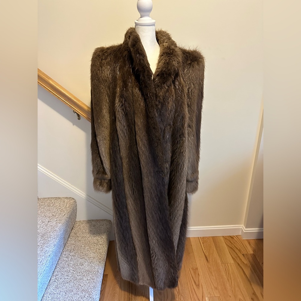 Natural long hair, chestnut beaver coat. Excellent condition. Fits size 8-12.